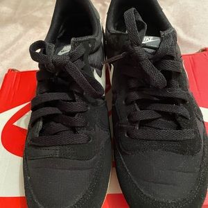 Women’s Nike International Trainers
